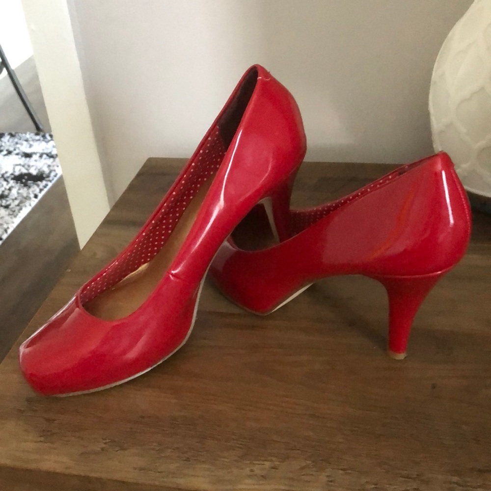 Red pumps Madden Girl